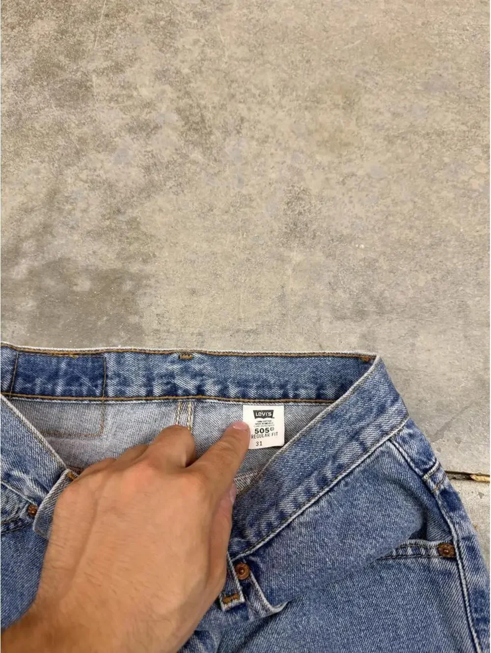 vintage levis 505 faded blue relaxed baggy fit jean shorts jorts size 31